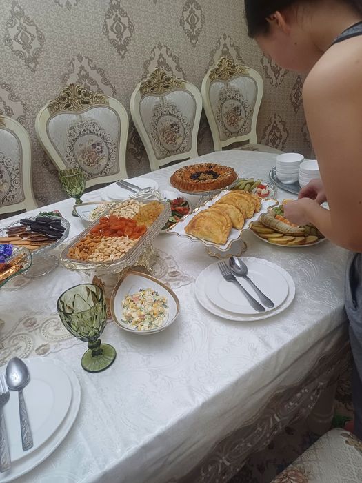 Продам стол и стулья в отличном состояние