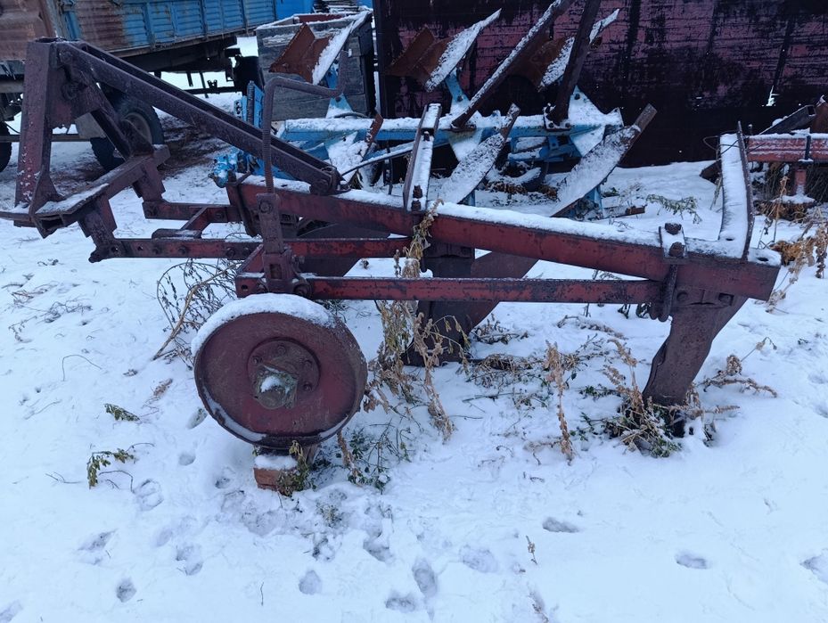 Плуг 3х корпусной