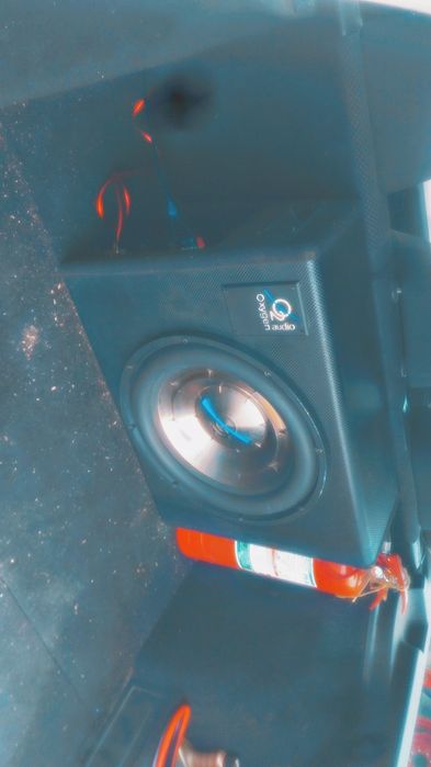 Vand subwoofer activ stare buna de functionare!foarte puternic