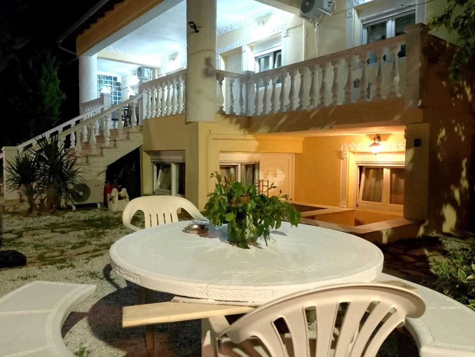 Продава къща на 3 ет 286 м2 и двор 368 м2 в Паралия Врасна, Гърция