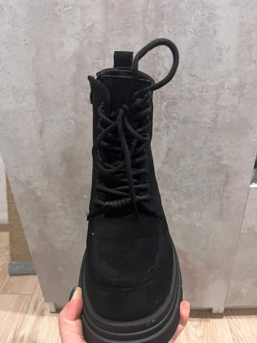 Продам зимние ботинки новые