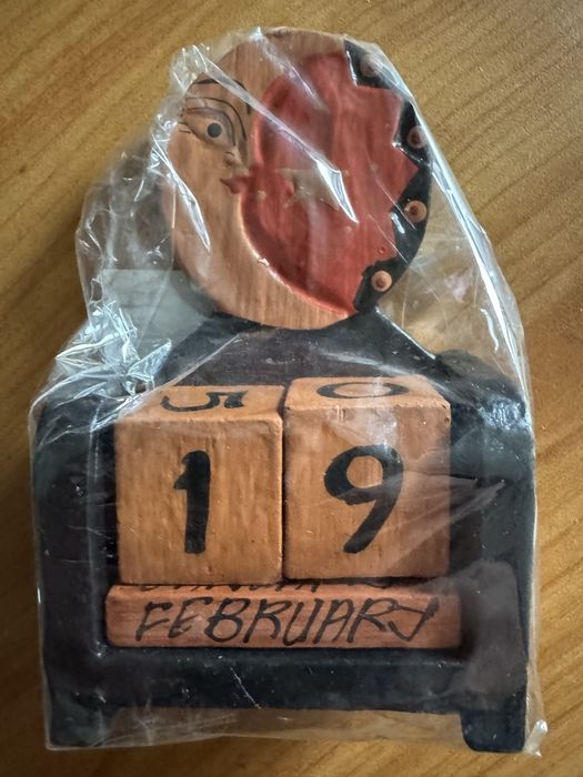 Calendar manual artizanal lemn Indonesia