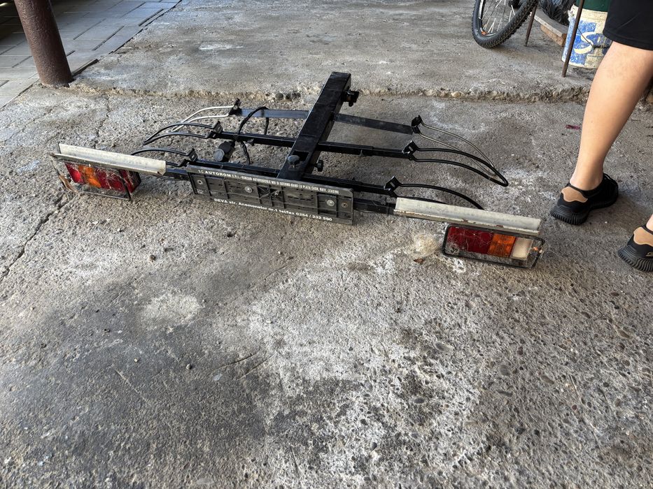 Suport de 4 biciclete pentru masini