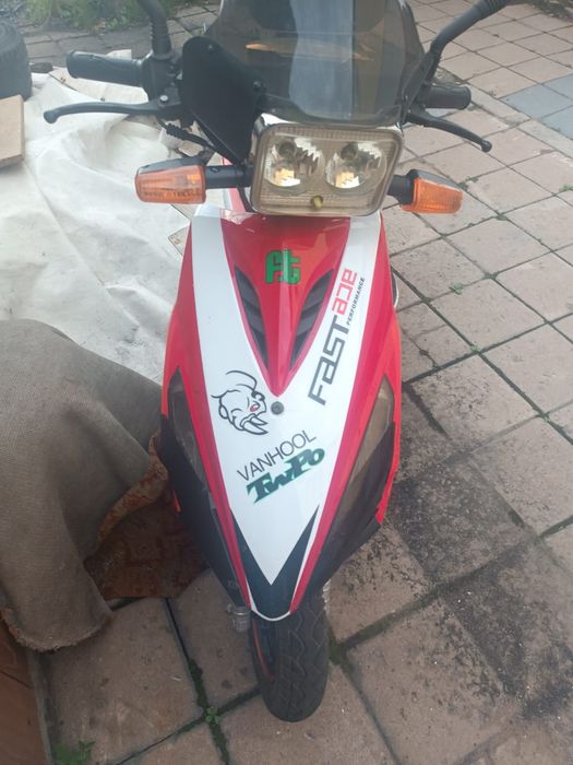 Скутер в отличном состоянии новый двигатель