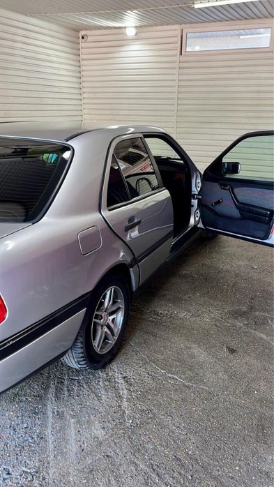 Mercedes Benz C180