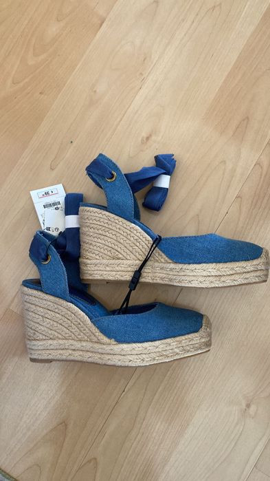 Сандали чисто нови с етикет 37 номер