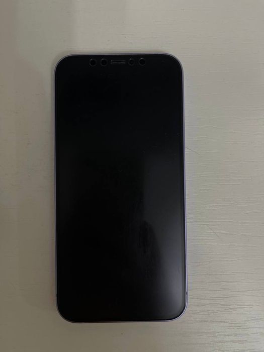 Продам Айфон 12  .