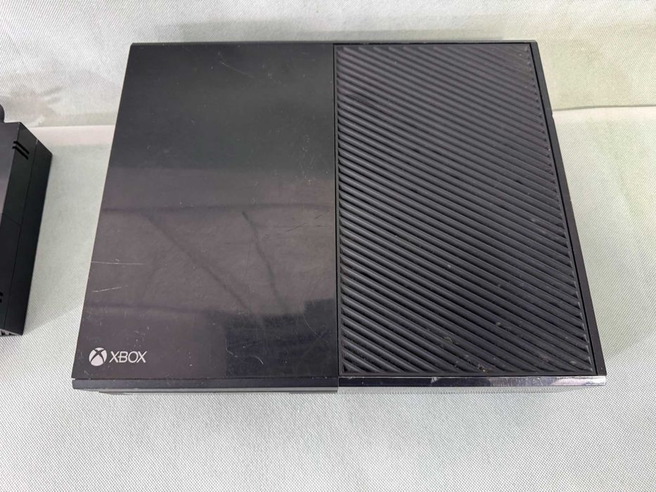Конзола - Xbox One  / 2013/  X2