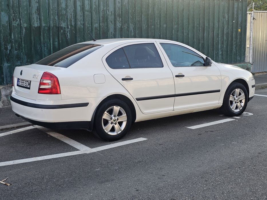 SKODA Octavia 2012 — imagine 3