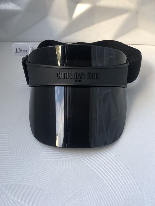 Козирка с УВ 400 защита 2 цвята черна