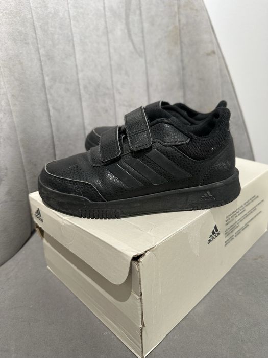 Оригинальные кроссовки Adidas, размер 30