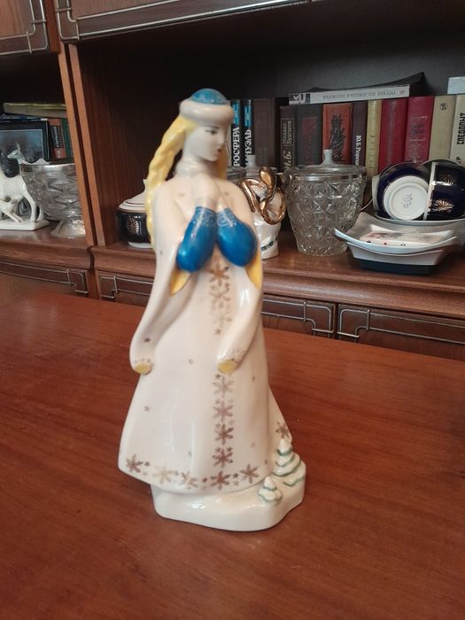 Продам статуэтки снегурочка и горец