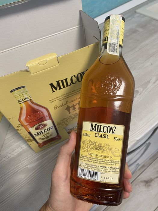 ZAREA CONIAC MILCOV 5 stele, 0.5 litri, alc 28 %, pachet cu 2 pahare