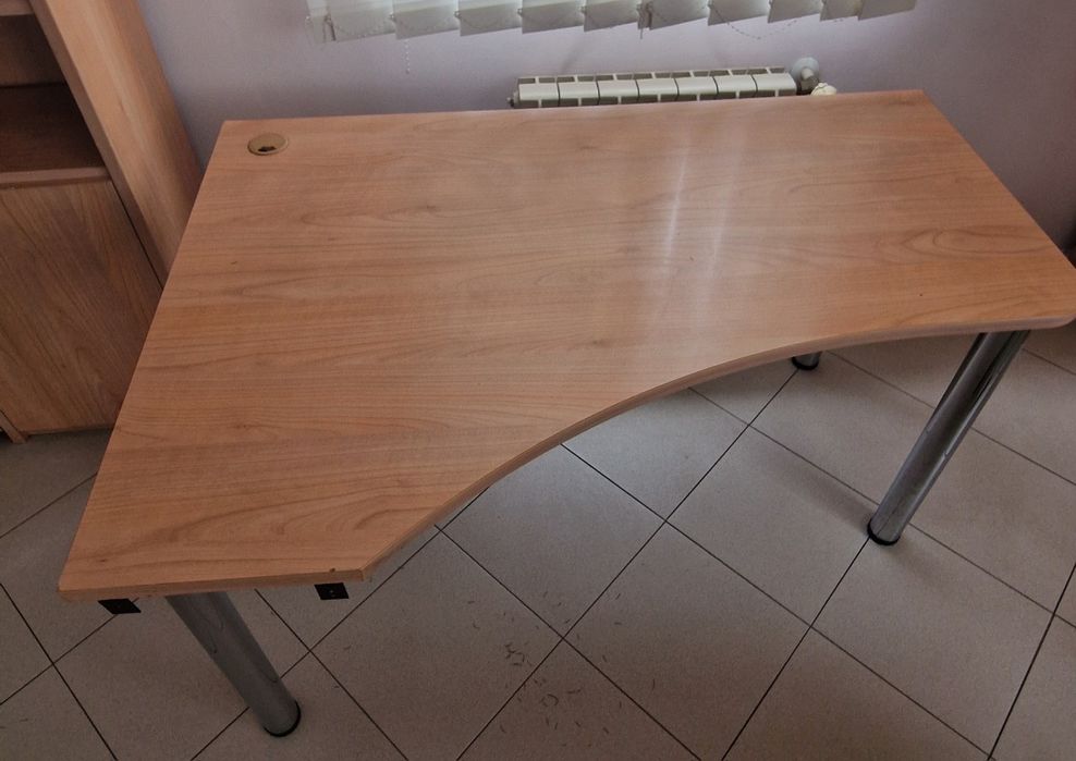 Офис бюро с неправилна форма