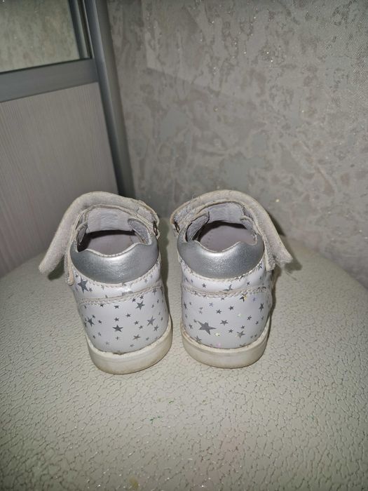 Продам сандали 23 размер