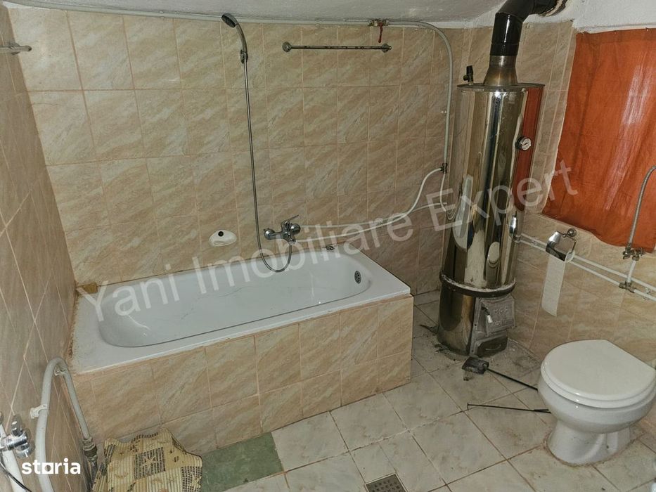 Casă de vânzare în comuna Domnești, județ Argeș.