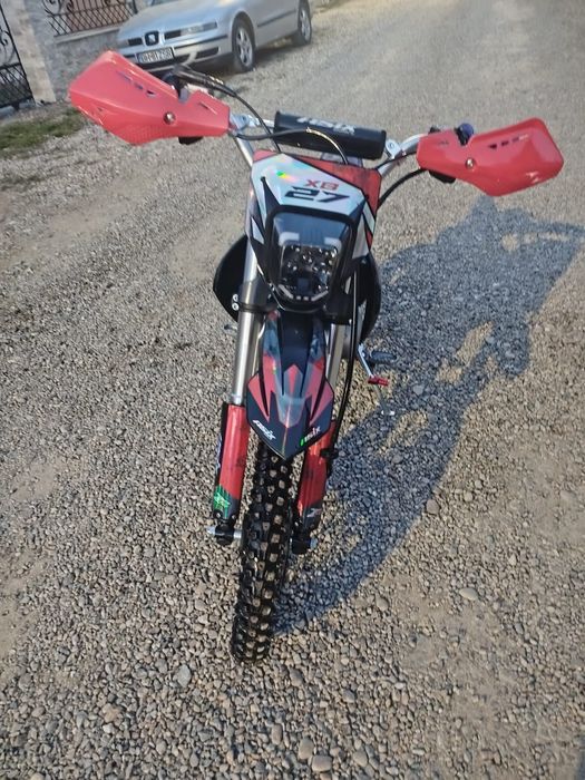 Vând Cross Asix 125