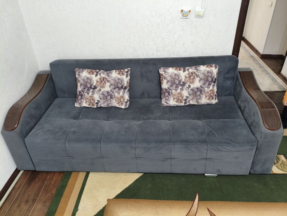 Продается диван 35000тг есть торг
