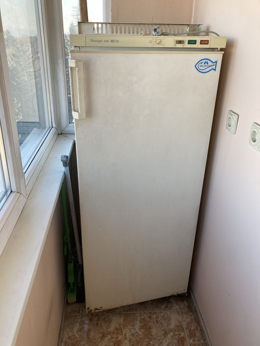 Работещ хладилник Electrolux и фризер Snaige