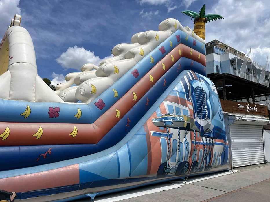 Батут пързалка - Миньони