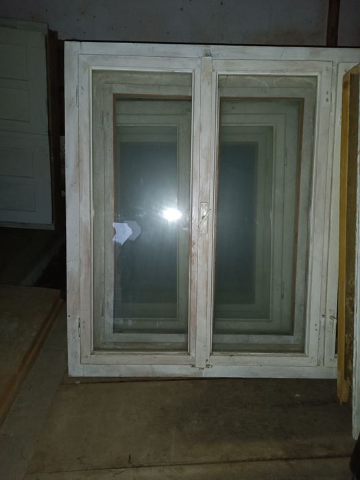 Use și ferestre din lemn