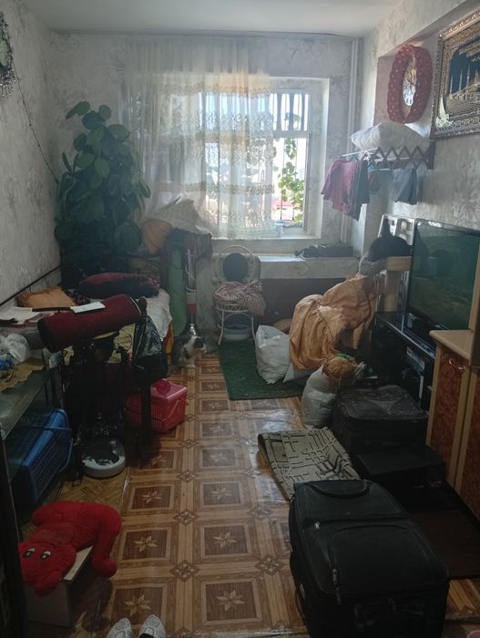 1 xonali kvartira sotiladi