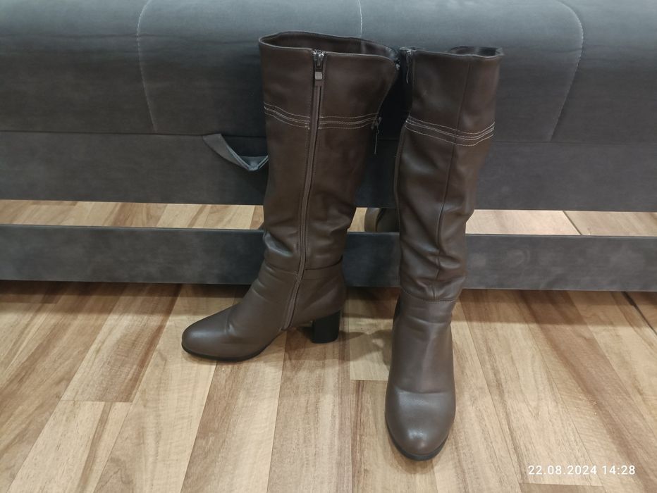 Продам димисезонные женские сапоги