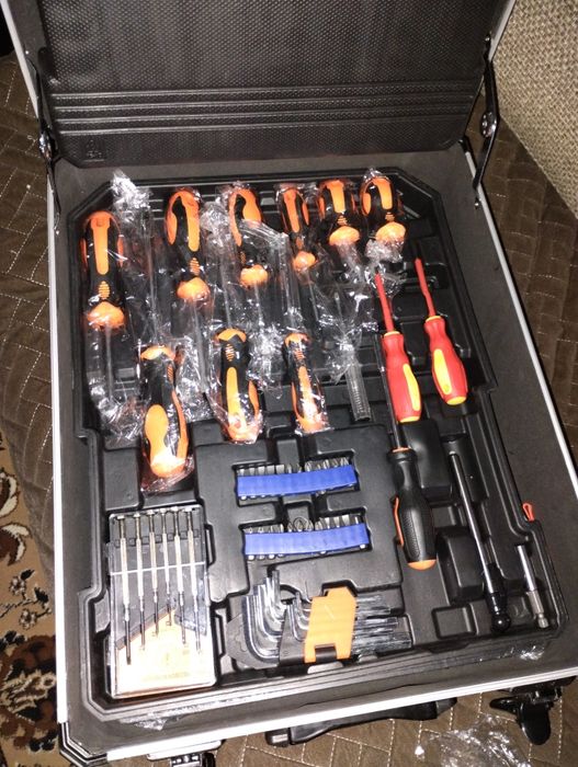 Чемодан с инструментами