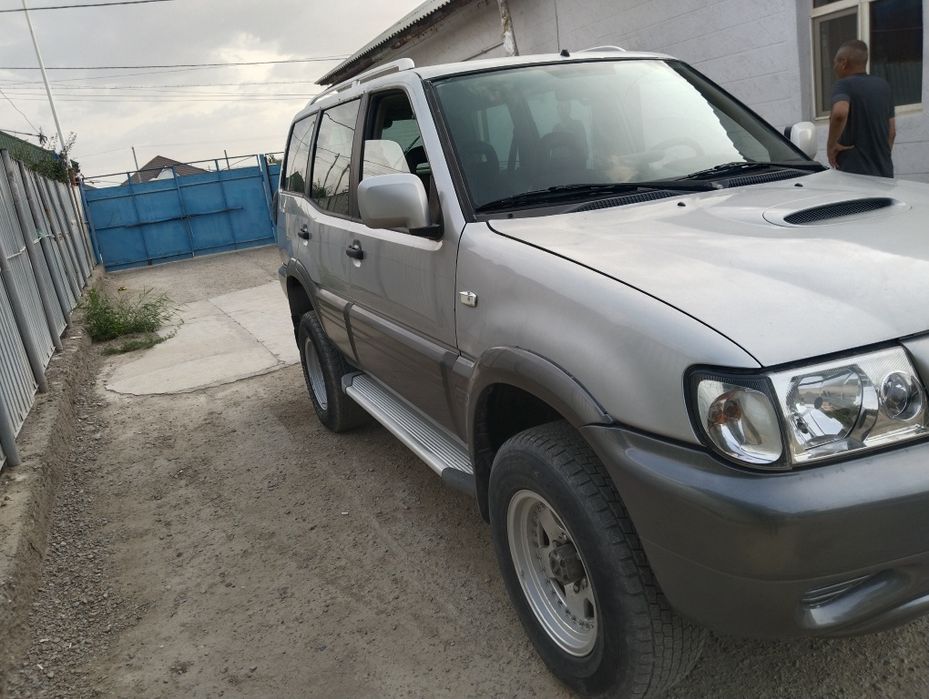Nissan.   Terano    2