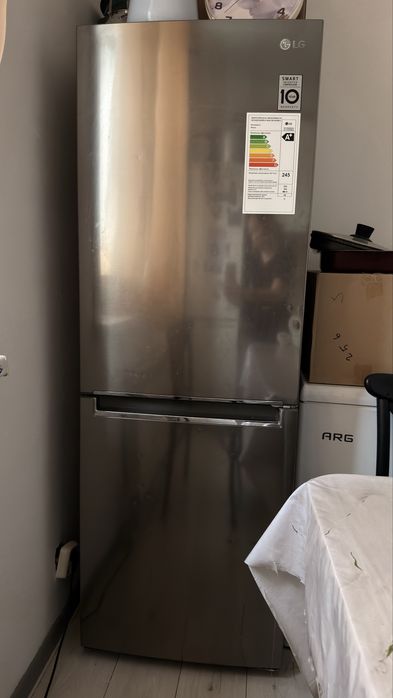 LG холодильник продам
