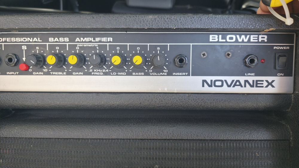 Novanex B100P Бас усилвател с говорител за китара-кубе