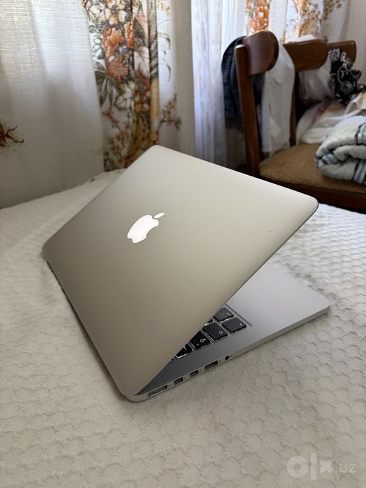 MacBook Pro 13 2015) i5/8GB/120Gb Живая легенда!