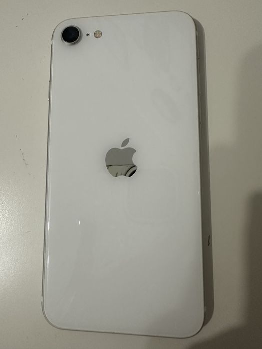 Iphone SE 64гб 2 года кабель в наличии