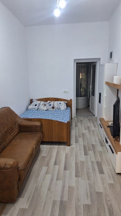 Închiriez  garsoniera  pe termen lung
