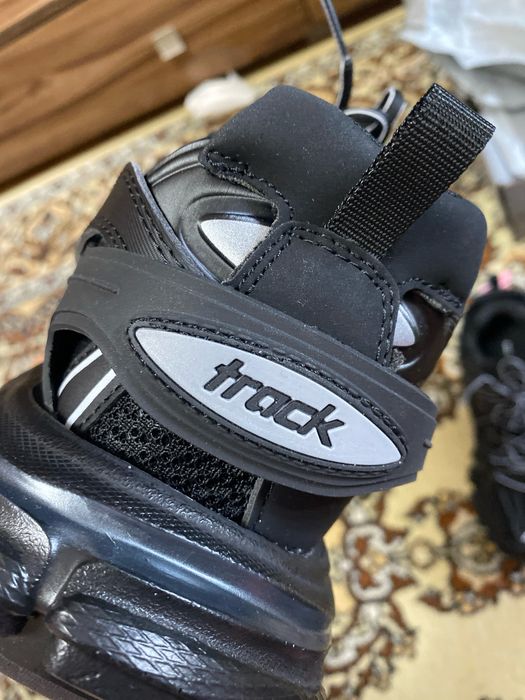 Balenciaga track black