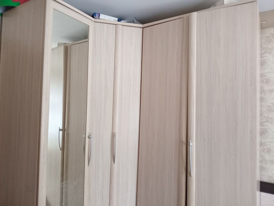 Продам угловой шкаф