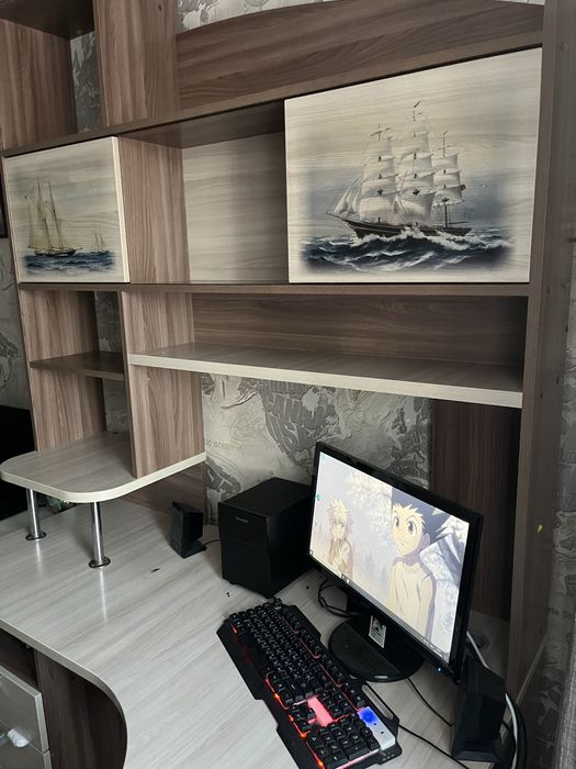 Продается , компьютерный стол и с компьютером