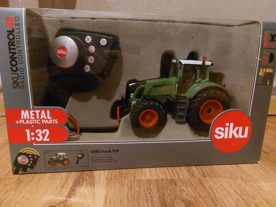 Трактор SIKU със дистанционно управление