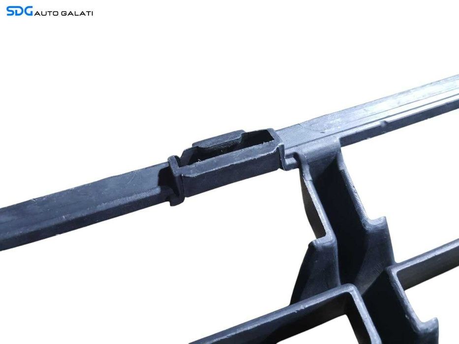 Grila Ornament Plastic Central Inferior din Bara Spoiler Fata Volvo V50 2004 - 2012 Cod 30657006 [N2180]