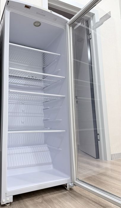 Холодильник для витрины