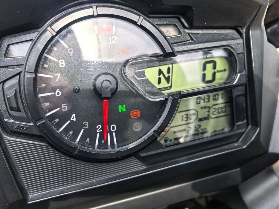 SUZUKI V-STROM 650 Продавам мотоциклет 650 cc