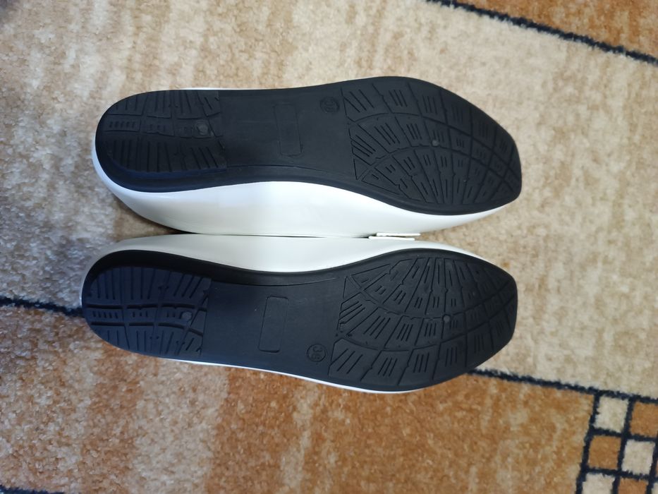 Дамски бели мокасини, размер 37