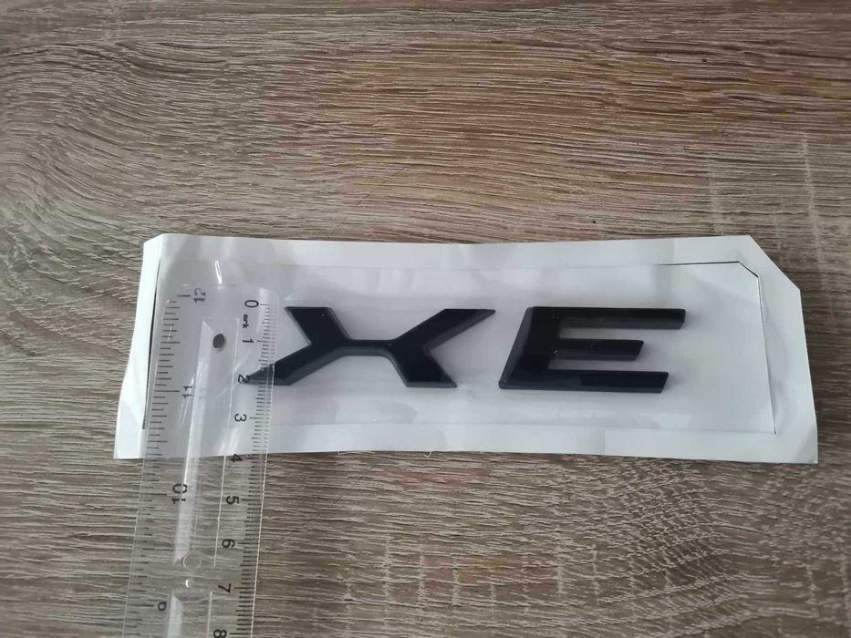 черна емблема лого Ягуар Jaguar XE