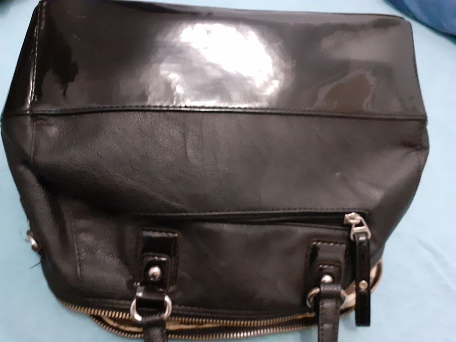 Малка черна кожена чанта