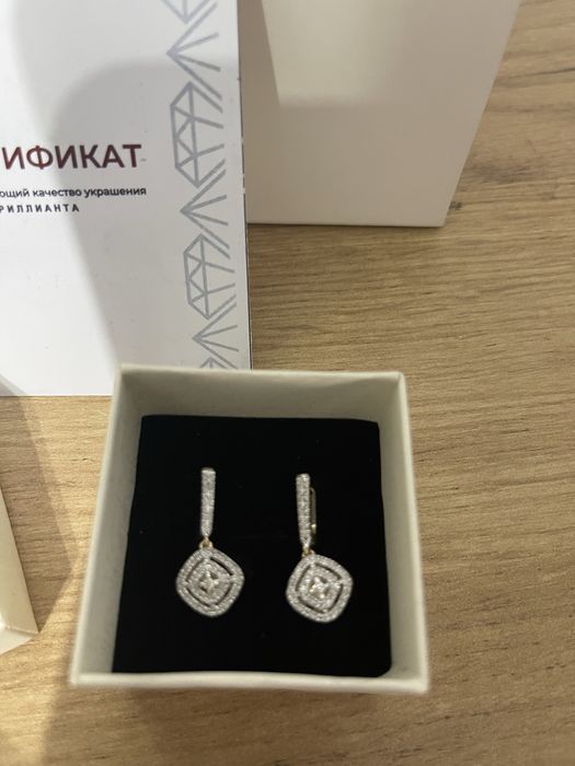 Золотые бриллиантовые серьги
