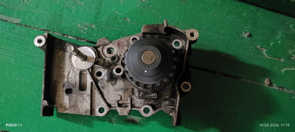 Продам помпу Рено
