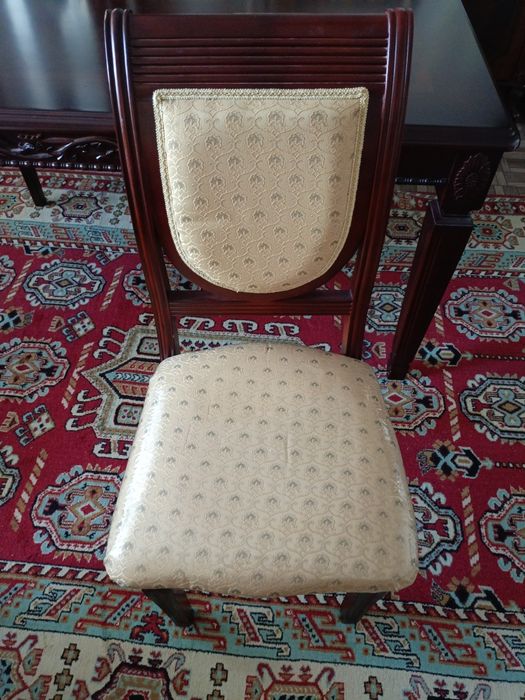 Стол и стулья 150 000 тг