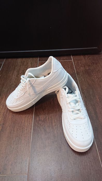 Nike air force 1 triple white