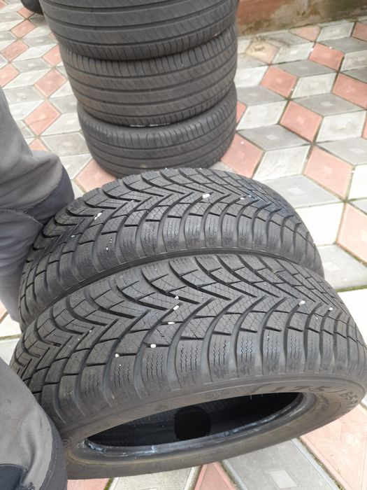Vand 2 anvelope de iarna 175 65 r14 MAXXIS aproape noi