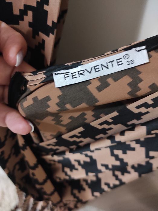 Рокля с дължина 110см, размер М от фин полиестер,тип сатен